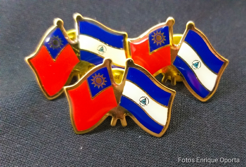 BROCHES